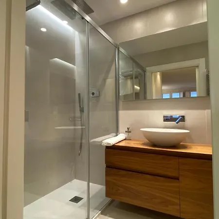 Apartamento Espacioso En El Corazon De * Gijon