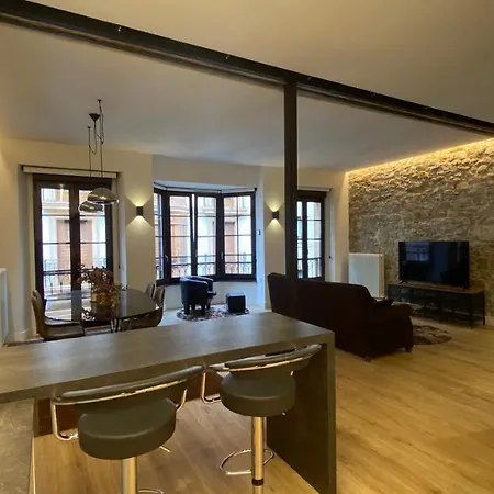 Apartamento Espacioso En El Corazon De * Gijon